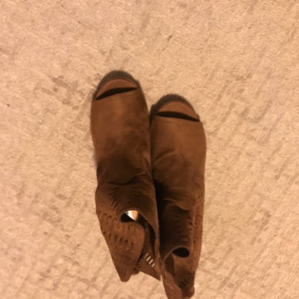 Size 10m not rated open-toed booties